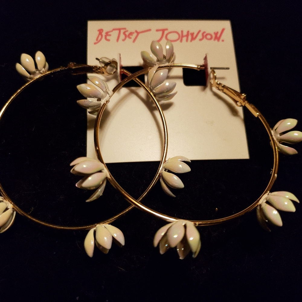 Betsey Johnson Earrings - Picture 2 of 4